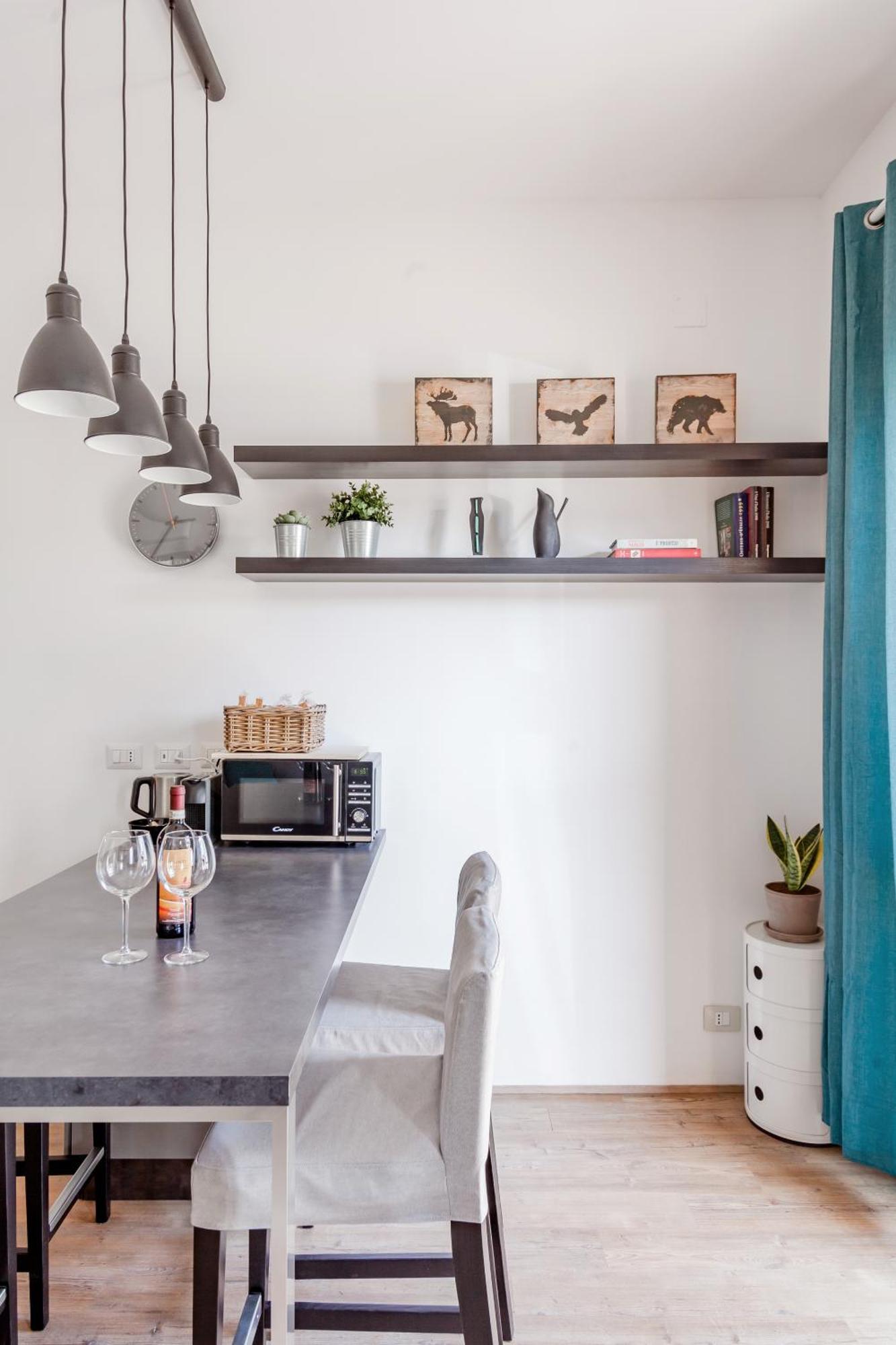 Open The Classic Wooden Shutters At A Cozy City Nest Флоренция Экстерьер фото